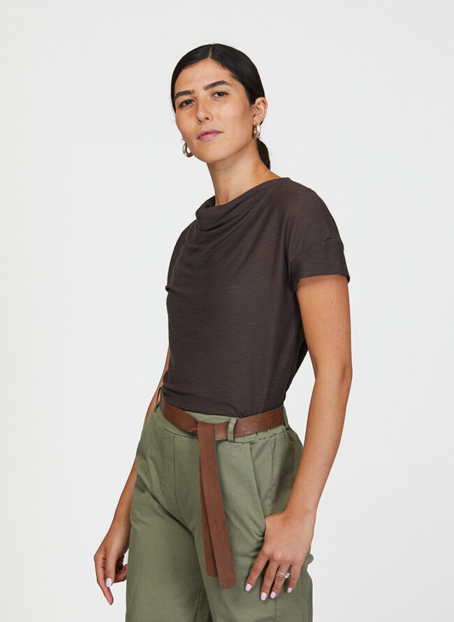 ⁦חולצת רבידה  חום שוקולד⁩ – תמונה ⁦3⁩